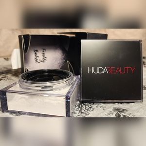 HUDA BEAUTY loose baking powder